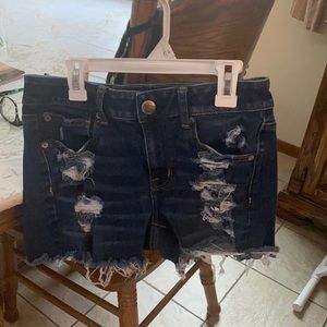 Short jeans with fraying
